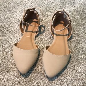 Close toed flats